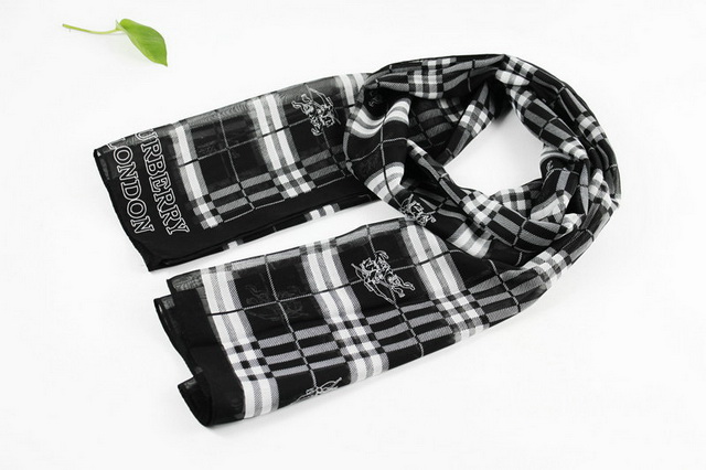 Burberry sile scarf 01